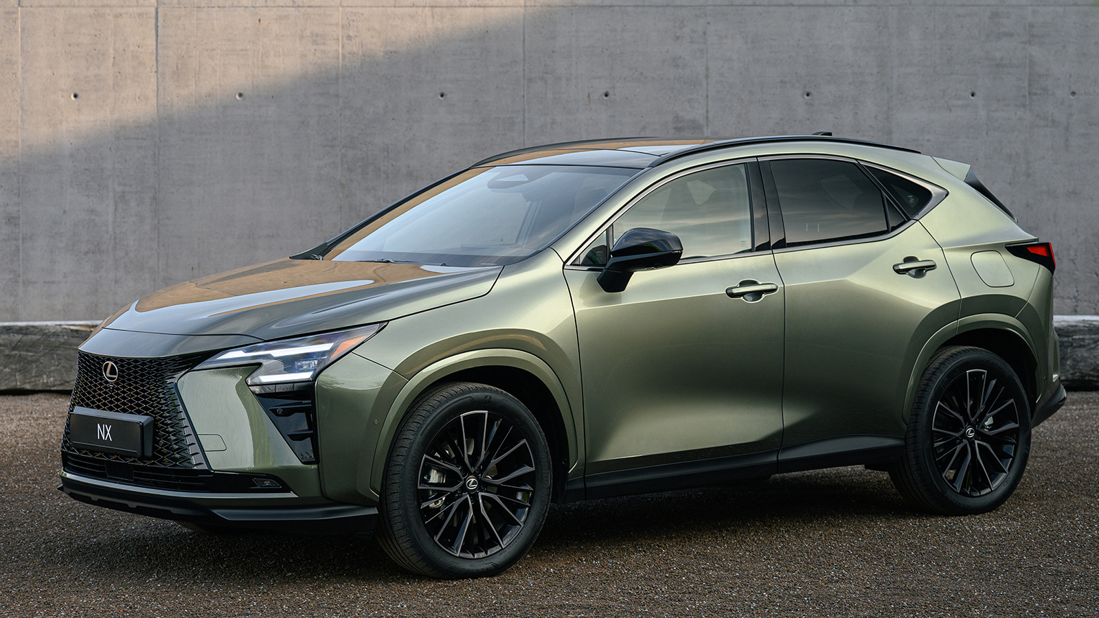 Ανανεωμένο Lexus NX: Φρέσκια εμφάνιση, έως 307 PS & φουλ αναβαθμισμένο 